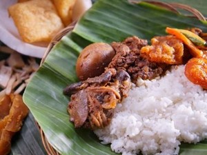 Gudeg Komplet Gurih Manis Bisa Dicicip di 5 Tempat Ini