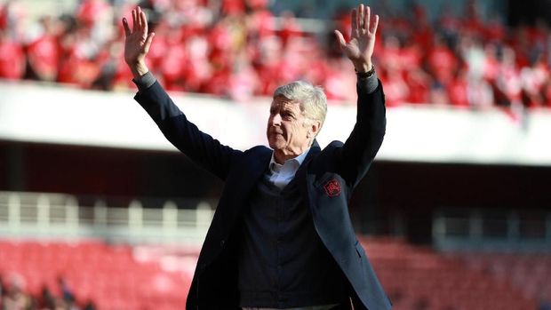 Arsene Wenger sempat memberikan dukungan pada Unai Emery di PSG.