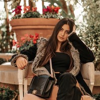 Nicolette juga menambahkan bahwa ia menginginkan mobil Mercedes Benz G-Wagen senilai $231 ribu atau Rp 3,1 miliar untuk ulang tahunnya yang ke 16, karena ia sudah menginginkannya selama dua tahun dan ia juga membutuhkan itu. Ibu Nicolette tak setuju, ia pun menawarkannya Mercedes C Class baru sebagai gantinya. Nicolette mengatakan ia akan menerimanya tapi tak akan pernah memakainya. Foto: Instagram