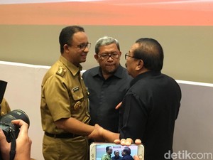 Rapat Pimpinan Daerah, Anies-Soekarwo-Aher Akrab Berbincang