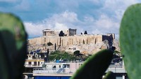 Kuburan ini disebut modern karena memang baru berumur kurang dari 200 tahun. Kuburan resmi ini ada setelah Yunani modern masuk, yaitu pada tahun 1837. Tepatnya berada di dekat Stadion Panathinaiko dan Kuil Olympian Zeus (markus_christian_pdm/Instagram) 