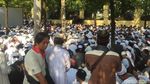 Jelang Putusan, Massa HTI Padati PTUN dan Gelar Doa Bersama