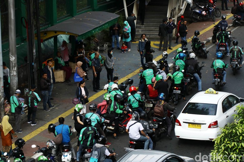 Ojek online. Foto: Rifkianto Nugroho Ojek online. Foto: Rifkianto Nugroho