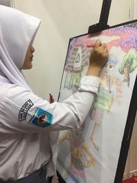 Mendikbud Borong Karya Siswa SMK di Puncak Acara Hardiknas 2018