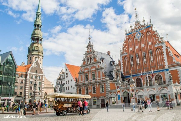 Perbatasan untuk negara-negara Baltik, yakni Estonia, Lithuania dan Latvia sebagian besar tertutup bagi wisatawan asing. Pada 15 Mei, masing-masing akan mencabut pembatasannya satu sama lain, menciptakan koridor hijau resmi atau gelembung perjalanan resmi Uni Eropa. Foto Kota Riga, Latvia (Foto: Latvia Travel) Perbatasan untuk negara-negara Baltik, yakni Estonia, Lithuania dan Latvia sebagian besar tertutup bagi wisatawan asing. Pada 15 Mei, masing-masing akan mencabut pembatasannya satu sama lain, menciptakan koridor hijau resmi atau gelembung perjalanan resmi Uni Eropa. Foto Kota Riga, Latvia (Foto: Latvia Travel)