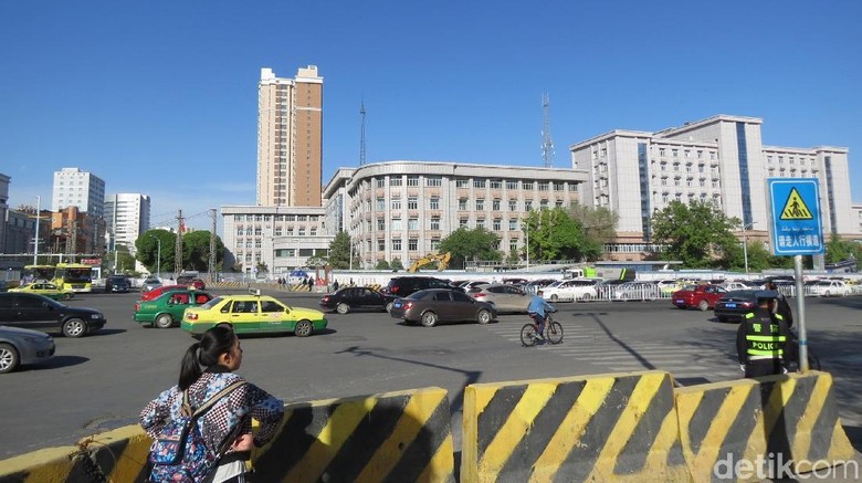 Kota Urumqi yang paling jauh dari laut (Fitraya/detikTravel) Kota Urumqi yang paling jauh dari laut (Fitraya/detikTravel)