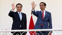 Jokowi menyambut kedatangan Li Keqiang di Istana Bogor, Jawa Barat, Senin (7/5/2018).