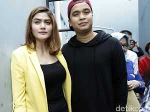 Hilda Vitria Aneh Kriss Hatta Bisa Dapatkan 4 Buku Nikah