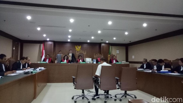 Kadis di Lampung Tengah Didakwa Jadi Perantara Suap Bupati Mustafa Kadis di Lampung Tengah Didakwa Jadi Perantara Suap Bupati Mustafa