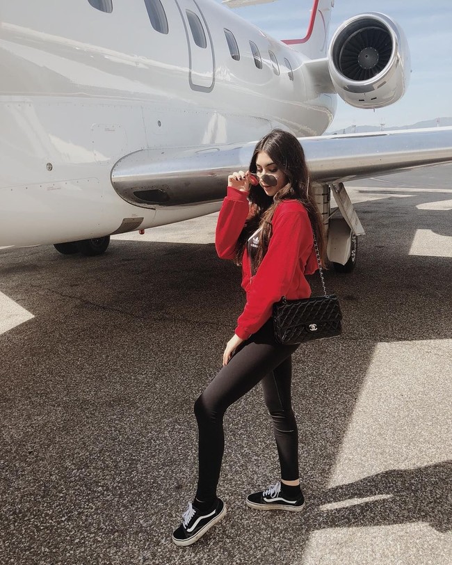 Nicolette Gray yang tampil di acara televisi Dr. Phil protes pada ibunya. Seperti dilansir dari Oddity Central, ia merasa hidup sebagai seorang petani setelah uang saku bulanannya dipotong dari US$ 5.000 atau sekitar Rp 67 jutaan menjadi US$ 1.000 atau sekitar Rp 13 jutaan. Foto: Instagram