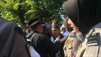 Massa HTI di depan PTUN.