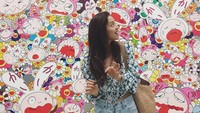 Foto lucu ini saat Anne berkunjung ke The Broad, sebuah museum seni kotemporer yang berada di Los Angeles, Amerika. (cocoannne/ Instagram)