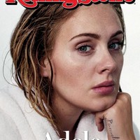 Adele menanggalkan winged-eyeliner andalannya untuk majalah Rolling Stone. Tak hanya itu, dalam pemotretan untuk edisi November 2015 tersebut Adele juga terlihat dengan rambut basah dan baju mandi sehingga terlihat apa adanya. Foto: Pinterest
