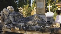 Ada banyak jenis patung yang bisa traveler nikmati di sini. Namun yang paling populer adalah nisan Sleeping Maiden atau I Koimomeni yang dibuat oleh seniman Giannoulis Chalepas tahun 1878 untuk seorang gadis yang meninggal, Sofia Afentaki (mort.safe/Instagram) 