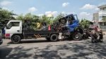 Truk Nyemplung Selokan di Cilincing