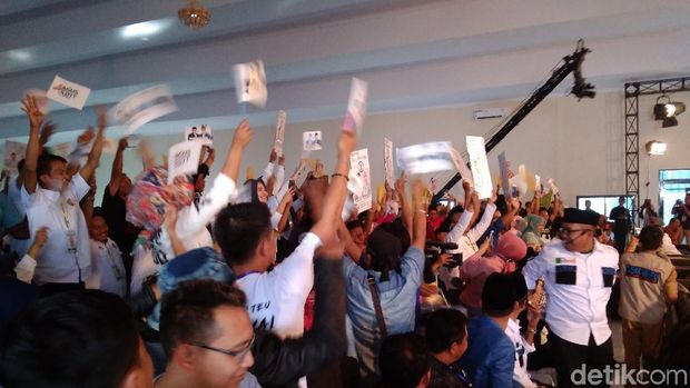 Debat Pilbup Garut Berlangsung Meriah