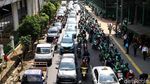 Ojol Kuasai Jalan Depan Stasiun Palmerah