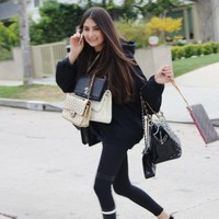 Namun, ibu Nicolette yang bernama Nina memutuskan ia tak bisa mengikuti pengeluaran putrinya, sehingga memotong uang jajannya menjadi Rp 13 juta. Remaja yang berusia 15 tahun ini pun tak bisa menerima itu, jadi ia memutuskan untuk tampil di acara televisi Dr. Phil yang terkenal untuk meluruskan semuanya. Foto: Instagram