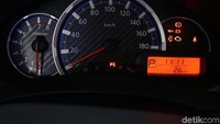New Dashboard Design dan Layout yang lebih praktis dan panel instrument yang baru, memberikan kenyamanan lebih dalam berkendara.
