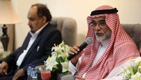 Duta Besar Arab Saudi untuk Indonesia Osama bin Mohammaed Abdullah Al-Shuaibi bersama Majikan TKI asal Indonesia bernama Masamah Ghalib Nasir Albalawi (kiri) melakukan jumpa pers di Kedutaan Besar Arab Saudi di Indonesia, Jakarta, Senin (7/5/2018).