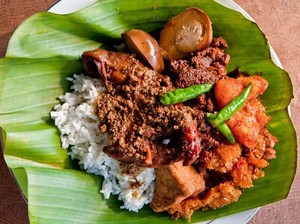 Kangen Jogja? Obati Rindu dengan Makan Siang Gudeg Jogja Enak di Jakarta