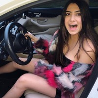 Saya ingin ibu saya memahami bahwa saya tidak dapat hidup dengan $1000 per bulan, dan saya tumbuh dengan gaya hidup tertentu. Dia tidak bisa langsung mengambilnya dariku, ujar Nicolette. Foto: Instagram