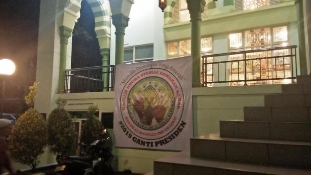 #2019GantiPresiden juga muncul di masjid