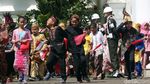 Berbusana Tradisional, Ratusan Anak Ramaikan Kedatangan PM China