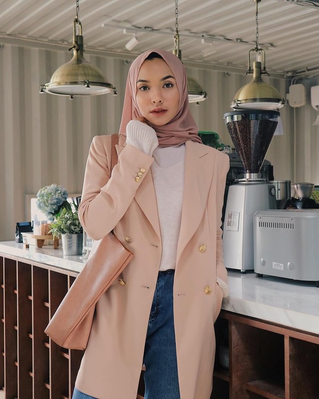 Tak sedikit mereka yang ingin menjadi selebgram (selebriti Instagram), dengan rutih mengunggah foto OOTD (Outfit of The Day). Namun, jika sering berfoto OOTD seringkali posenya itu-itu saja. Foto: Instagram Fita Wulansari