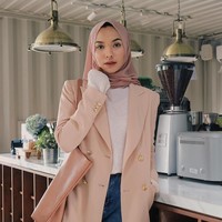 Tak sedikit mereka yang ingin menjadi selebgram (selebriti Instagram), dengan rutih mengunggah foto OOTD (Outfit of The Day). Namun, jika sering berfoto OOTD seringkali posenya itu-itu saja. Foto: Instagram Fita Wulansari