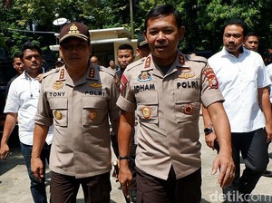 Kapolda Metro: Pengusaha Silakan Lapor Jika Ormas Paksa Minta THR