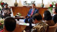 Ketua DPD Oesman Sapta Odang (OSO) memimpin rombongan bertemu Jokowi.
