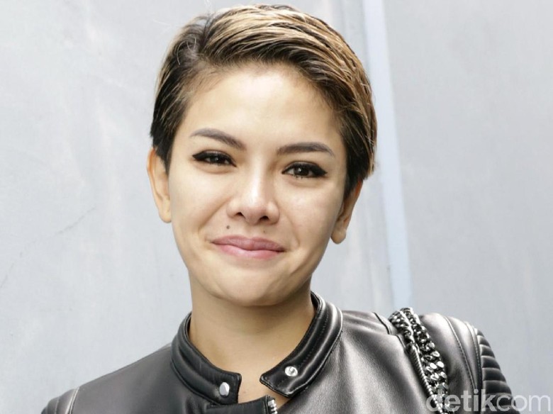 Nikita Mirzani Sakit Tifus, Kini Dirawat di Rumah Sakit Nikita Mirzani Sakit Tifus, Kini Dirawat di Rumah Sakit