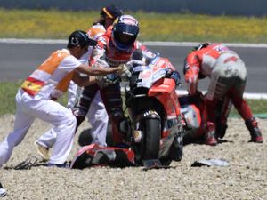 Tonton Lagi Tabrakan Segitiga Dovi-Lorenzo-Pedrosa dari Beberapa Sudut
