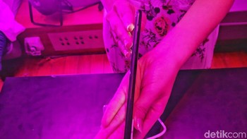 Galaxy A6 bakal dijual seharga Rp 3,799 juta. Sementara Galaxy A6+ bakal dilepas Rp 4,899 juta. Foto: detikINET/Adi Fida Rahman