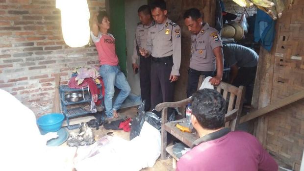 Di lokasi juga ditemukan bahan baku pembuat petasan