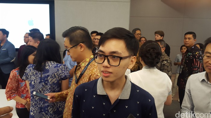 Andika Leonardo, mahasiswa Universitas Binus. Foto: Muhamad Imron Rosyadi/detikINET Andika Leonardo, mahasiswa Universitas Binus. Foto: Muhamad Imron Rosyadi/detikINET