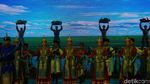 Foto: Pertunjukan Tari Kolosal Suku Mongol yang Spektakuler