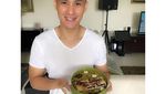 Serunya Momen Choky Sitohang Nikmati Pempek hingga Nasi Gudeg