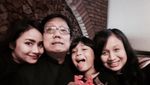 Begini Pose Manis Gita Gutawa Saat Ngopi dan Nikmati Gelato