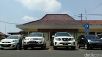 Keesokan harinya, Sabtu (5/5), mobil yang disinyalir milik pejabat eselon II Pemkab Mojokerto juga disita. Sementara 1 mobil terakhir disita KPK, Senin (7/5). Mobil Mitsubishi Pajero Sport Dakar nopol S 333 H itu diduga milik salah satu pejabat di lingkungan DPRD. (Foto: Enggran Eko Budianto/detikcom)