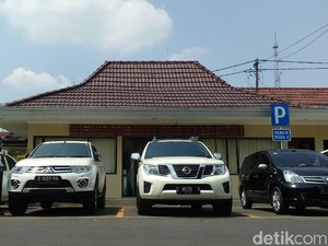 KPK Amankan 5 Mobil Milik Pejabat Pemkab Mojokerto