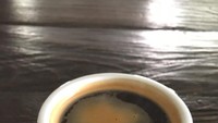 People might say this is a ritual for me to have a cup of coffee after meal. Well, i’ll just make it simple: it’s a must tulis Choky. Wah ternyata Choky termasuk coffee lover nih. Foto: instagram @sitohangchoky