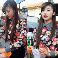 Wanita asal Vietnam yang berjualan makanan dan minuman ini sempat viral di Vietnam. Bao Chi yang berparas cantik ini pun bahkan mampu membuat banyak orang rela antre untuk berfoto dengannya. Foto: Istimewa