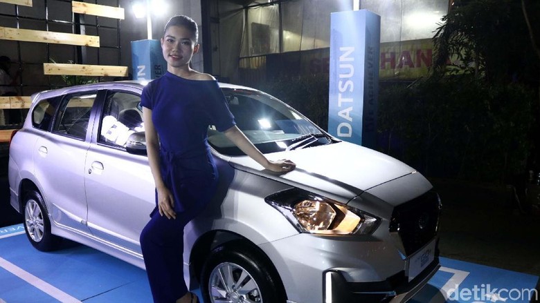 Moderl berpose dengan mobil Datsun (Foto: Rifkianto Nugroho) Moderl berpose dengan mobil Datsun (Foto: Rifkianto Nugroho)