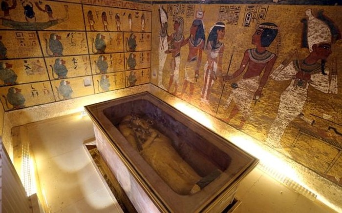 The golden sarcophagus of King Tutankhamun in his burial chamber is seen in the Valley of the Kings, in Luxor, Egypt, November 28, 2015. Chances are high that the tomb of Ancient Egypts boy-king Tutankhamun has passages to a hidden chamber, which may be the last resting place of Queen Nefertiti, and new evidence from the site will go to Japan for analysis, experts said on Saturday. REUTERS/Mohamed Abd El Ghany