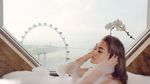 Pose Pakai Bathrobe, Jessica Iskandar Bikin Pangling