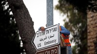 Rencananya, kedubes tersebut bakal dibuka pada 14 Mei mendatang. Foto: REUTERS/Ronen Zvulun