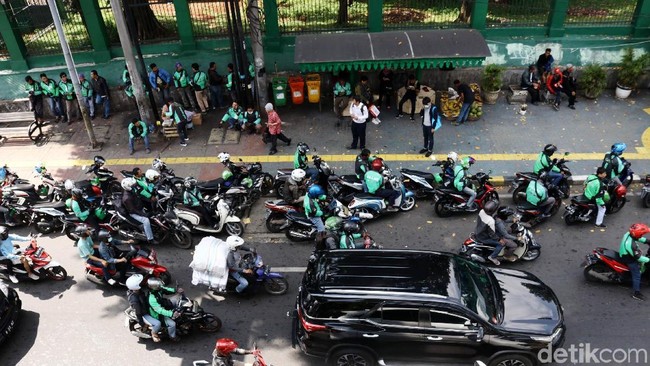 Pemerintah Mau Buat Aplikasi Saingan Gojek dan Grab