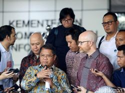 Kenakan Batik, Bos Facebook Temui Menkominfo